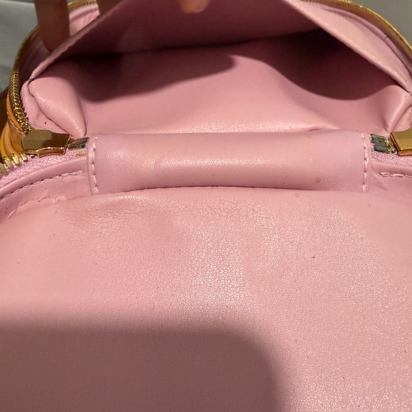 Louis Vuitton Monogram Vernis Crossbody Bag. - Picture 5 of 12